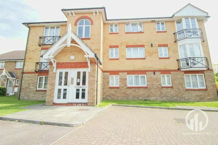 2 Bedroom Flat To Rent In Cricketers Walk, Sydenham, London, SE26