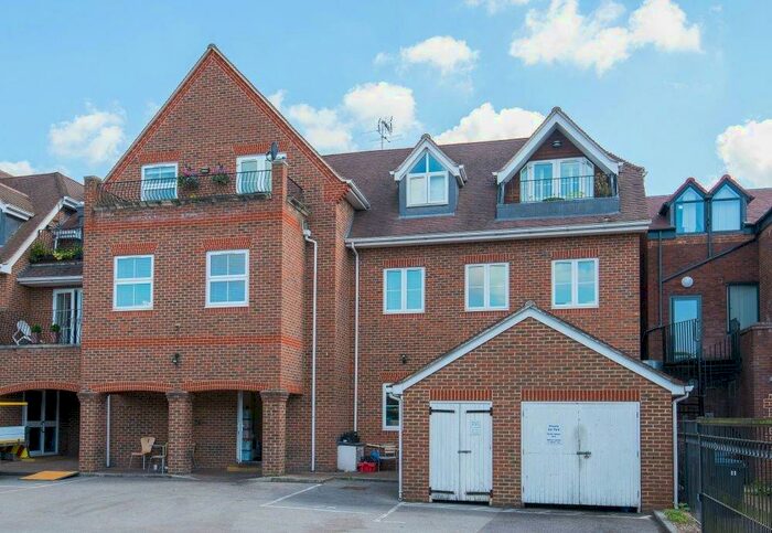2 Bedroom Apartment To Rent In The Broadway, Farnham Common, Slough, SL2