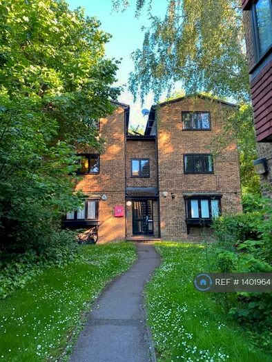 2 Bedroom Flat To Rent In Woodview Close, London, N4