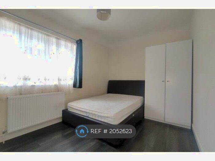 Studio To Rent In Dagenham, London, RM9