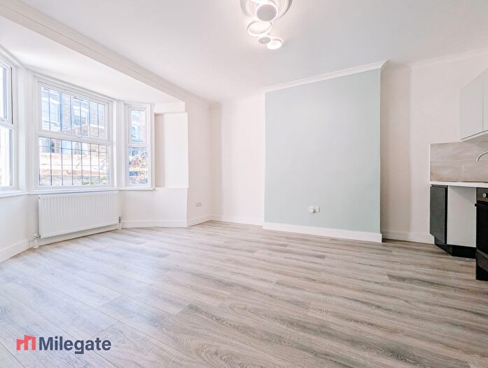 4 Bedroom Flat To Rent In Downs Road, London, E5