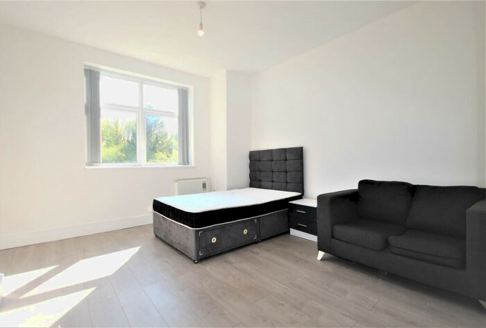 Flat To Rent In Urmston Lane, Manchester, M32