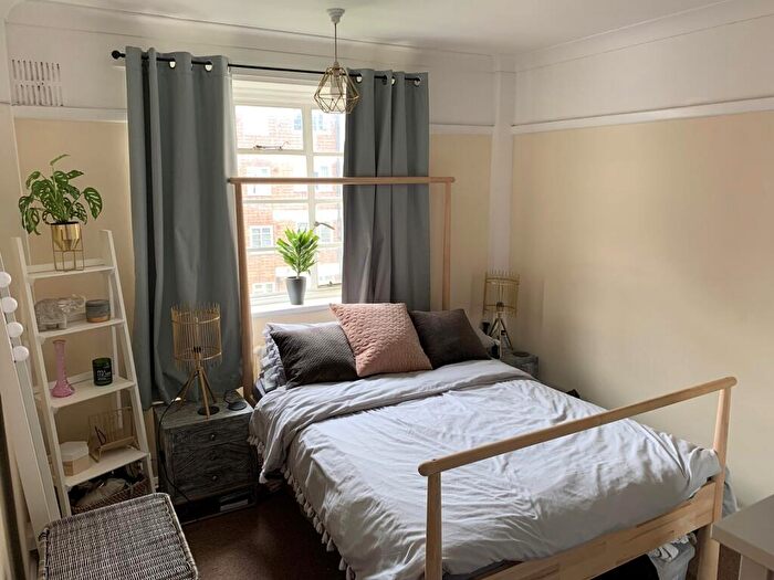 2 Bedroom Flat To Rent In Bishopric Court, Bishopric, Horsham, West Sussex., RH12