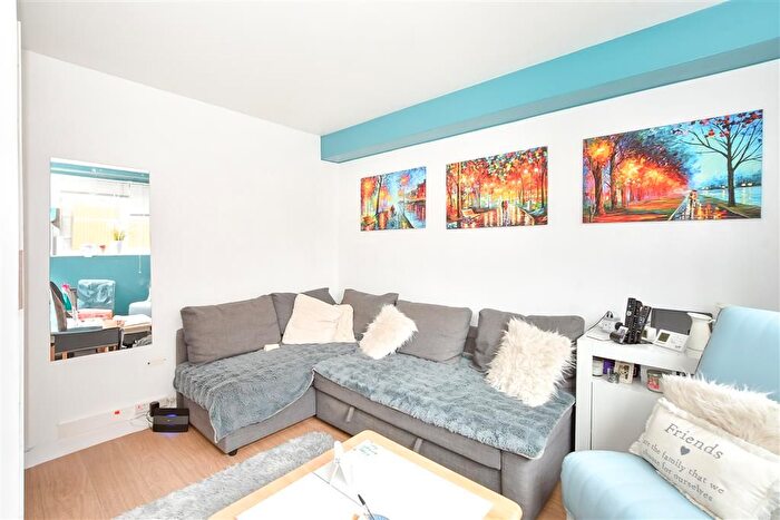 2 Bedroom Flat For Sale In Framfield Road, Uckfield, East Sussex, TN22