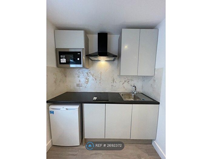 Studio To Rent In Woodcroft, Barnet, NW7