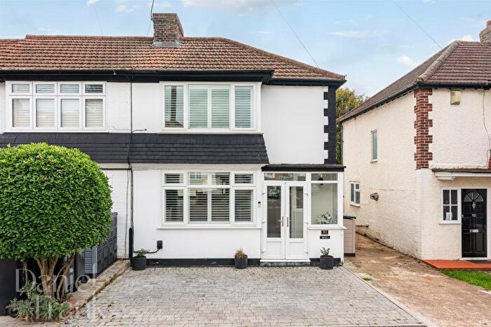 2 Bedroom End Of Terrace House For Sale In Avondale Drive, Loughton, IG10
