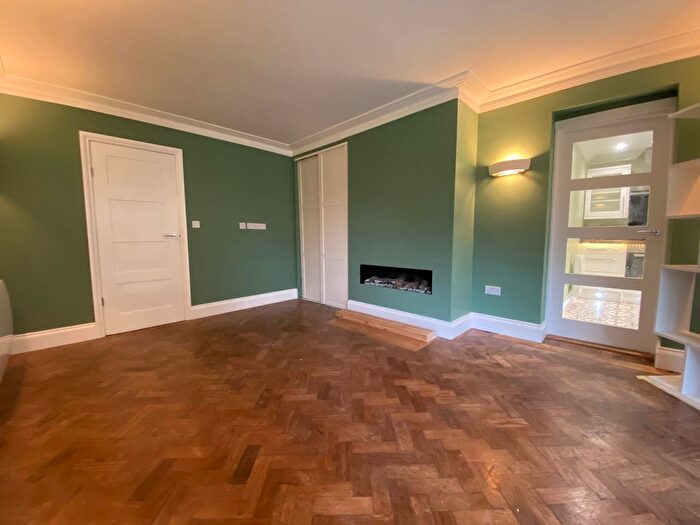 2 Bedroom Flat To Rent In Claire Court, Henley Road, IP1
