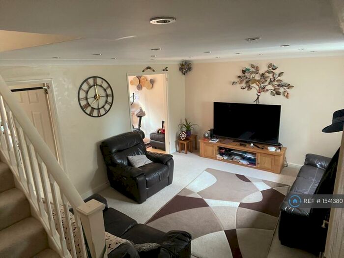 3 Bedroom Detached House To Rent In Turmeric Close, Earley, Reading, RG6