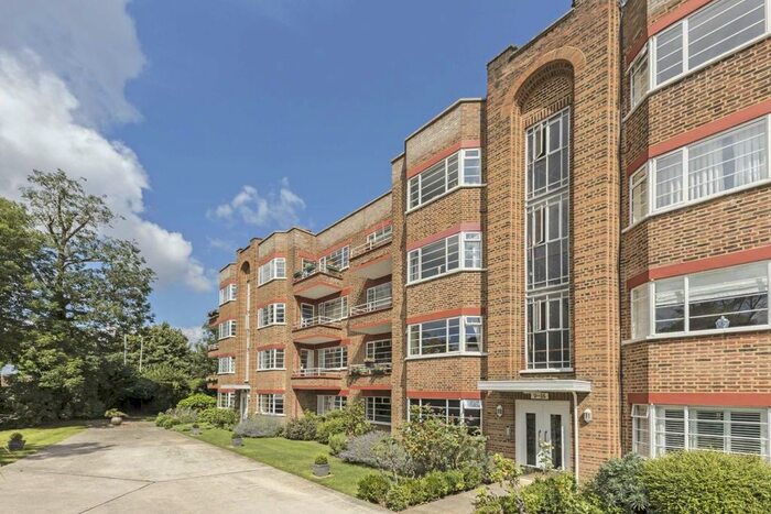 2 Bedroom Flat To Rent In Park Road, Hampton Wick, Kingston Upon Thames KT1