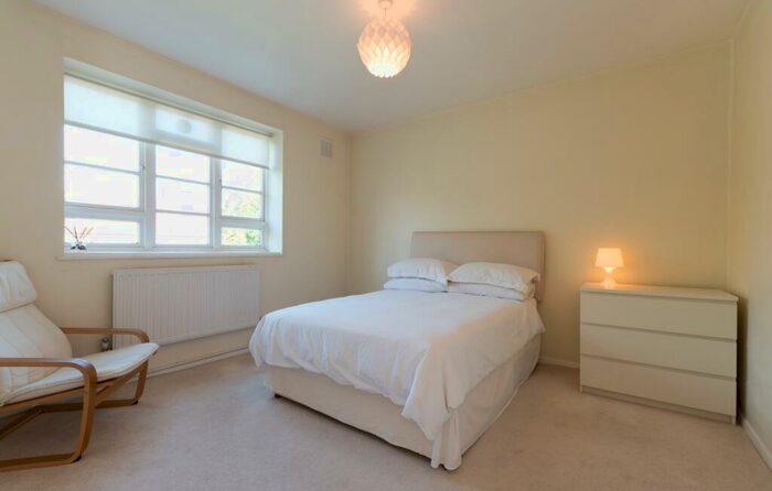 2 Bedroom Flat To Rent In Melford Road Dulwich, SE22