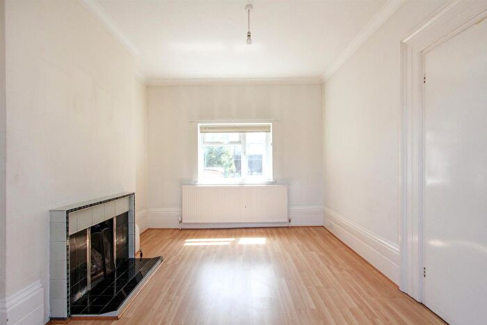 2 Bedroom Flat To Rent In Canterbury Road, Whitstable, Kent, CT5