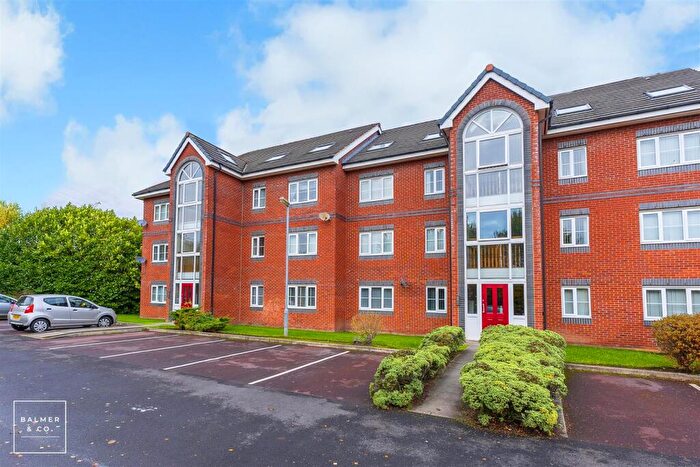 2 Bedroom Apartment For Sale In Phaeton Close, Atherton, M46