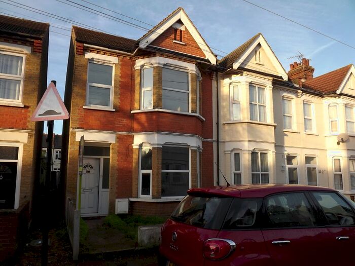 3 Bedroom Semi-Detached House To Rent In Richmond Street, Southend, SS2