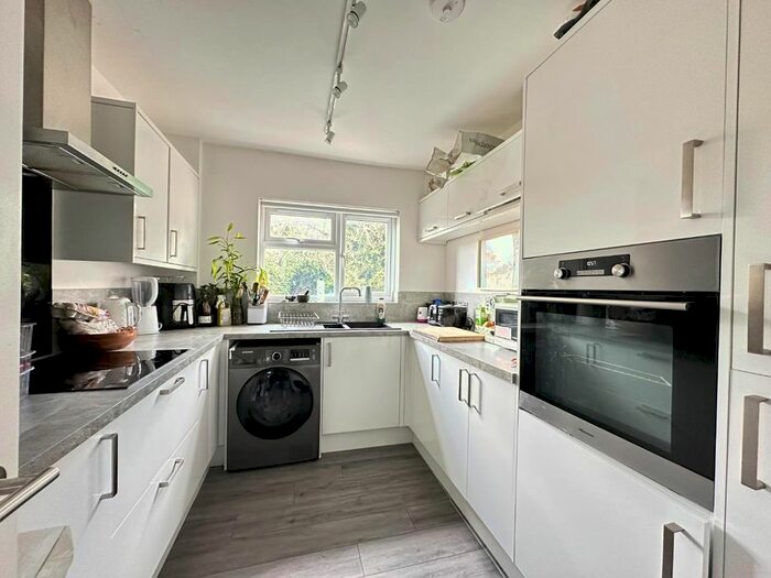 2 Bedroom Flat To Rent In Wells Road, Bristol, BS14