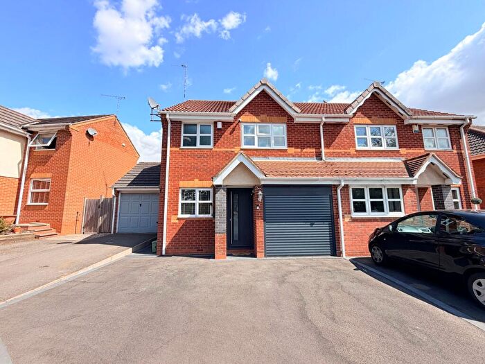3 Bedroom Semi-Detached House For Sale In Mulberry Way, Hartshill, CV10
