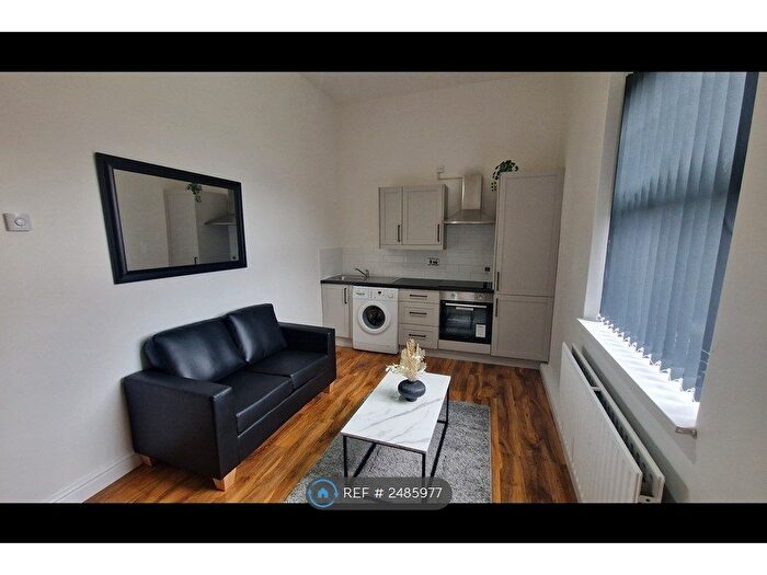 2 Bedroom Flat To Rent In Crumpsall, Manchester, M8