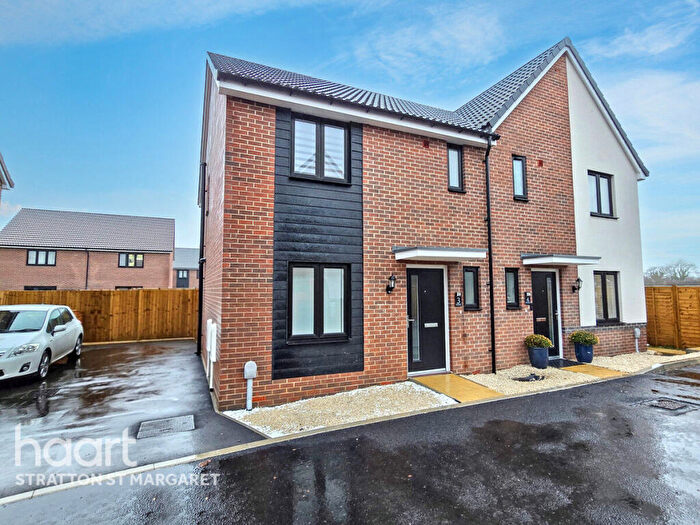 3 Bedroom Semi Detached House For Sale In Dunbar, Stratton, SN3