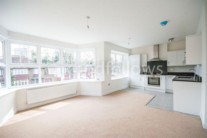 2 Bedroom Flat To Rent In Camborne Road, Sutton, Surrey, SM2