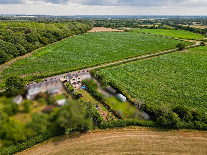 4 Bedroom Semi-Detached House For Sale In Honeyburge, Boarstall, Aylesbury, HP18