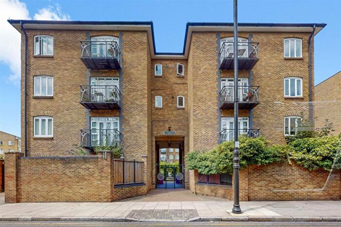 1 Bedroom Apartment To Rent In Empire Wharf, Bow, E3