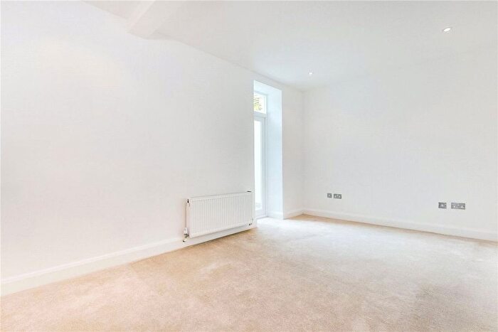 2 Bedroom Flat For Sale In Finborough Road, Earls Court, SW10