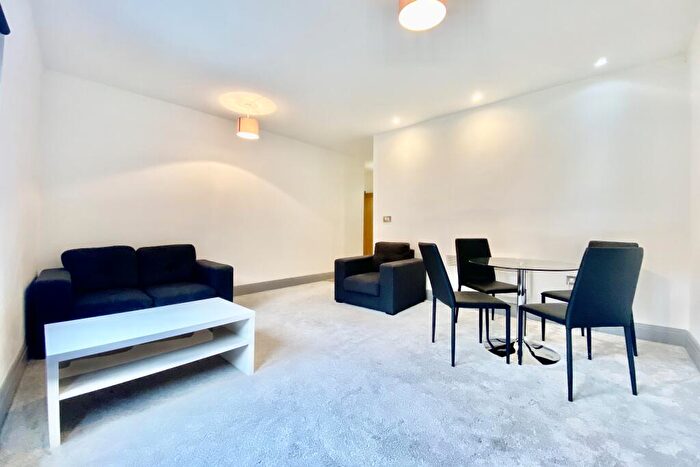 2 Bedroom Apartment To Rent In North Street, Leeds, West Yorkshire, LS2