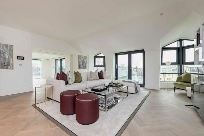 3 Bedroom Flat To Rent In Kensington Gardens Square, London, W2