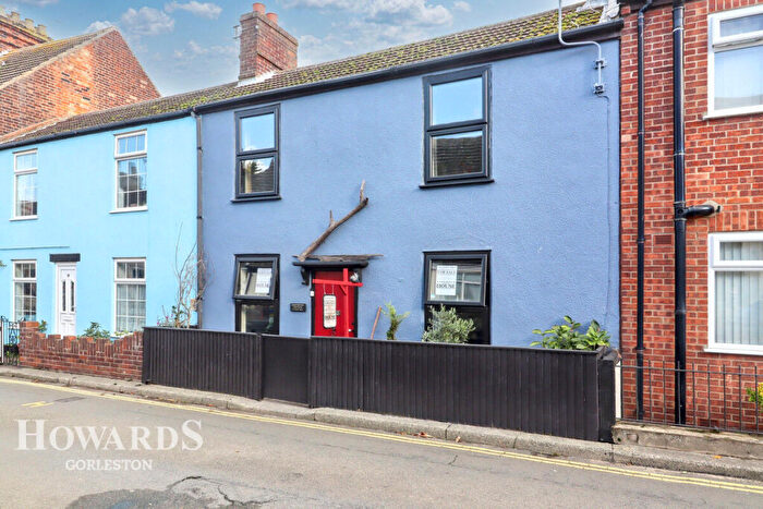 2 Bedroom Terraced House For Sale In Cliff Hill, Gorleston, NR31