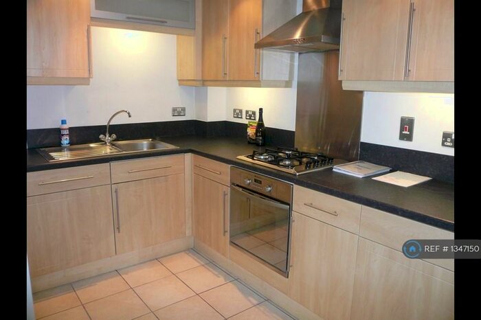 2 Bedroom Flat To Rent In Heatcote Road, Camberley, GU15