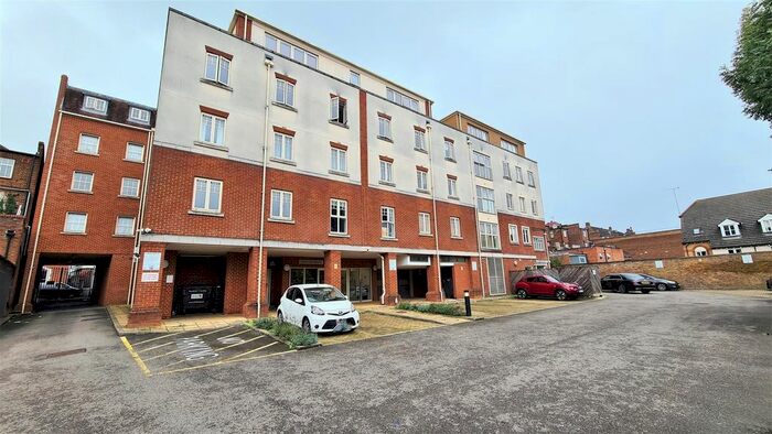 2 Bedroom Flat For Sale In Heritage House, Chase Side, Southgate, N14