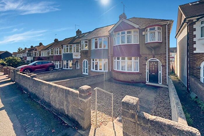 3 Bedroom Terraced House For Sale In Grange Road, Gillingham, ME7