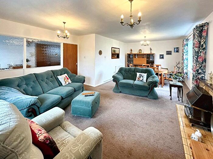 3 Bedroom Detached Bungalow For Sale In Kingston Close Long Buckby, NN6
