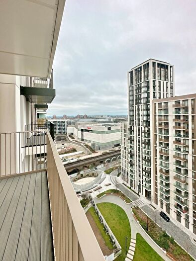 2 Bedroom Flat To Rent In Cascade Way, London, W12