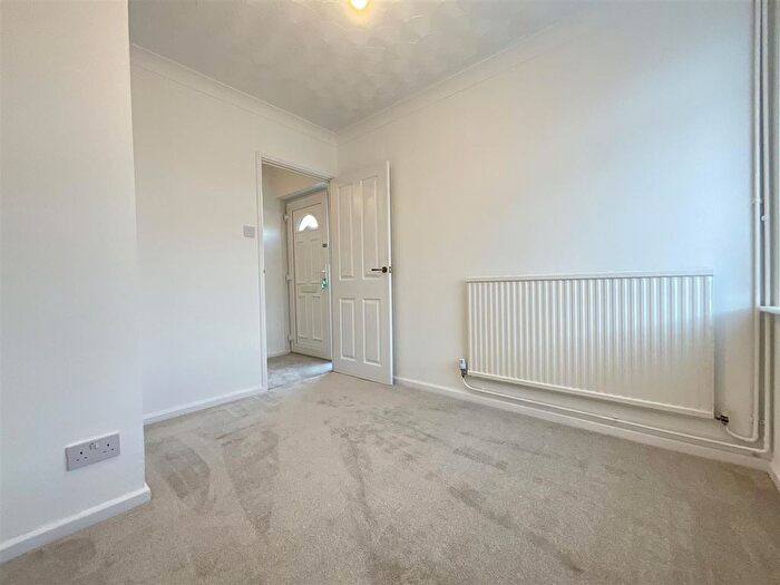 2 Bedroom Semi-detached Bungalow For Sale In Byward Drive, Scarborough, YO12