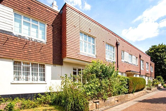 3 Bedroom Flat For Sale In Crown Lane Gardens, London, SW16
