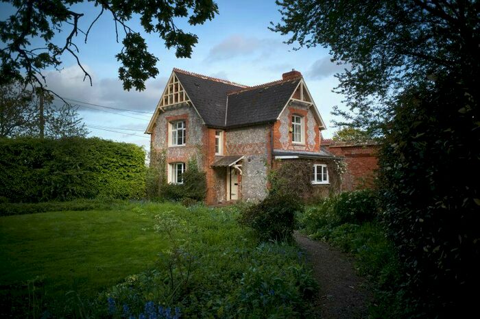 4 Bedroom Detached House For Sale In Garden Cottage, Farringdon, Exeter, EX5