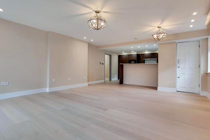 2 Bedroom Flat To Rent In Hampstead Heights Fitzjohns Avenue London, NW3