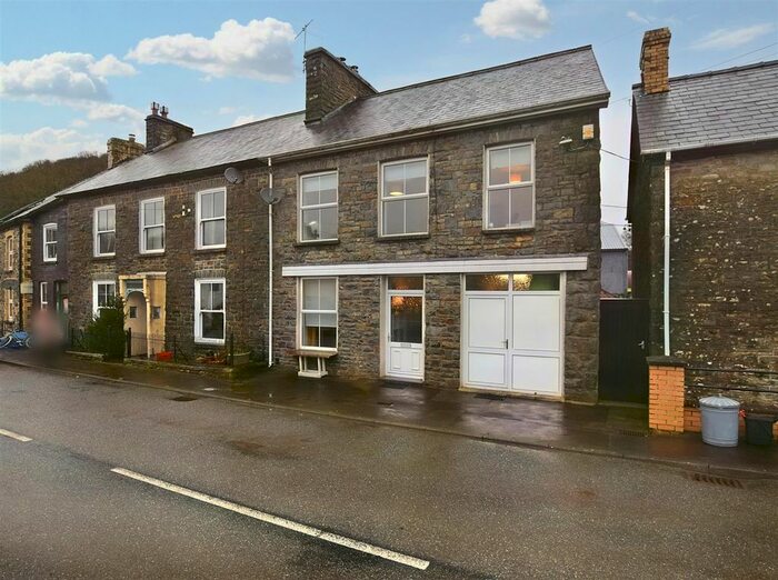 3 Bedroom Semi-Detached House For Sale In Cwrtnewydd, Llanybydder, SA40