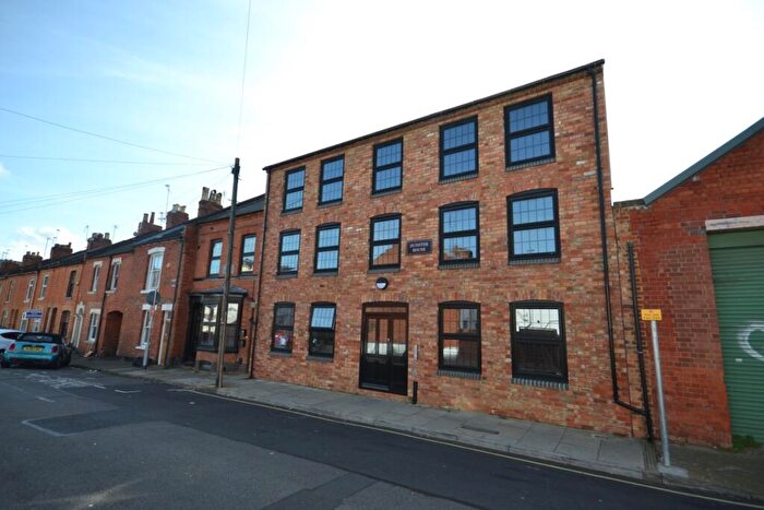 2 Bedroom Flat To Rent In Dunster House, - Dunster Street, NN1