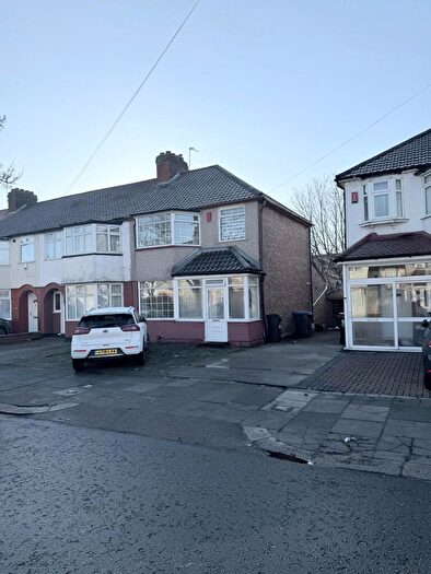 3 Bedroom End Of Terrace House To Rent In London, N9