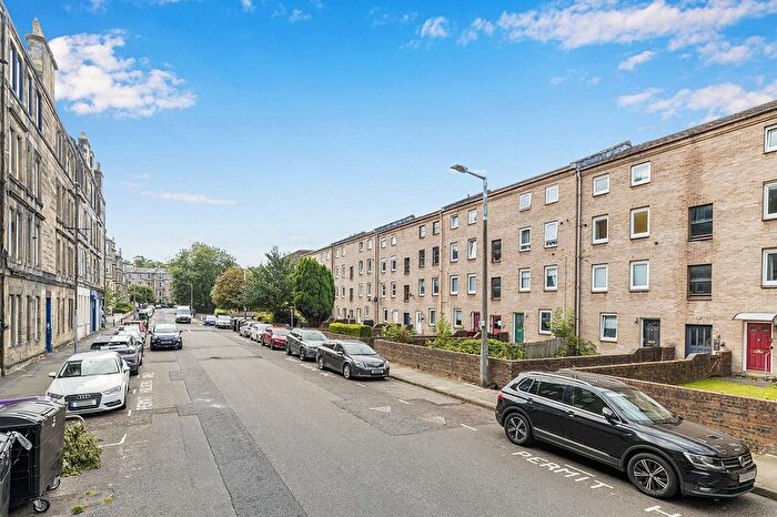 2 Bedroom Maisonette For Sale In / Elgin Terrace, Edinburgh, EH7