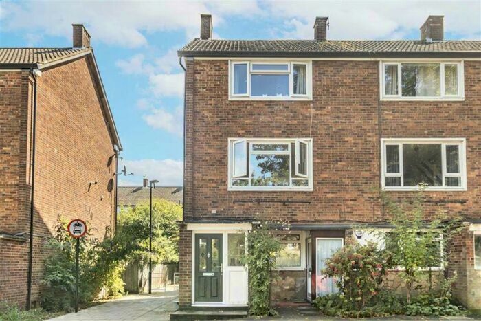 2 Bedroom Maisonette To Rent In Burnt Ash Road, Lee, SE12