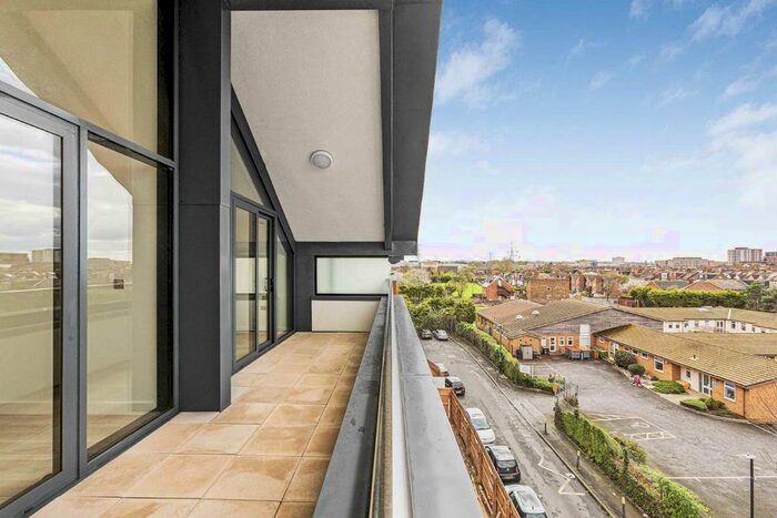 2 Bedroom Flat To Rent In East Road, London, SW19