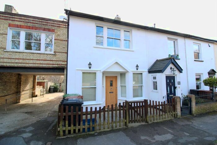 1 Bedroom Flat To Rent In Church Road, Potters Bar, EN6