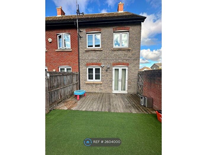 3 Bedroom End Of Terrace House To Rent In Marlborough Road, Swindon, SN3