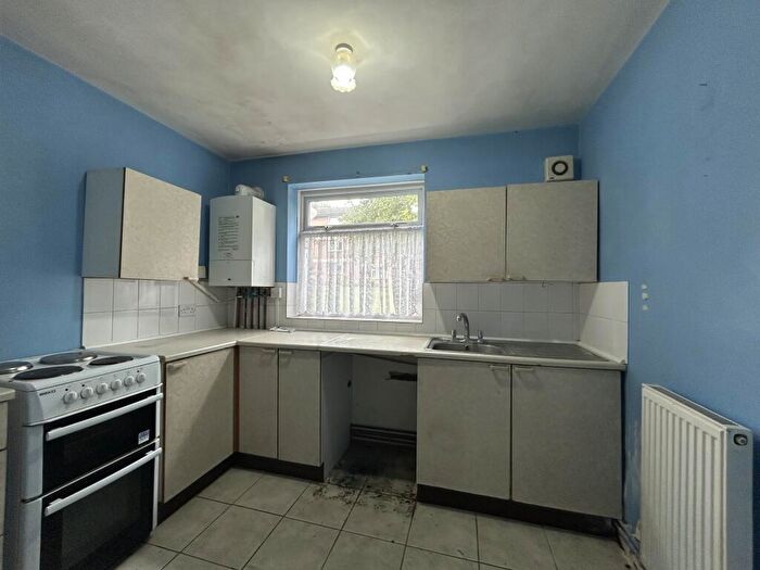 2 Bedroom Flat For Sale In Flat, Pine Lodge, Tonbridge Road, Maidstone, Kent, ME16