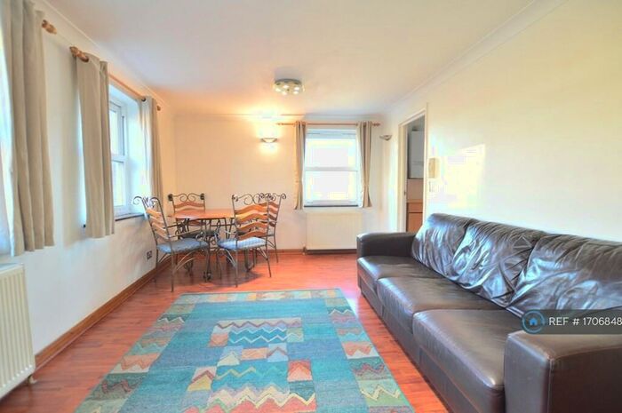 2 Bedroom Flat To Rent In Blackstock Road, London, N4