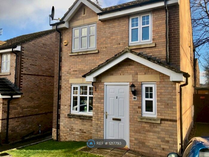 3 Bedroom Detached House To Rent In Rosedale Fold, Bradford BD10