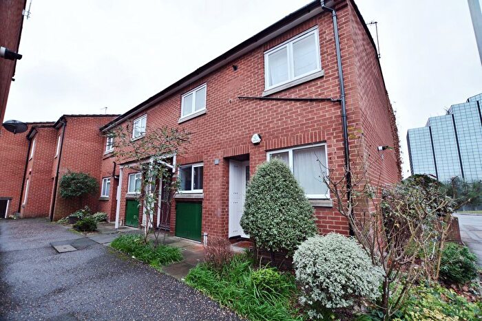 1 Bedroom Flat To Rent In Iffley Close, Uxbridge, UB8