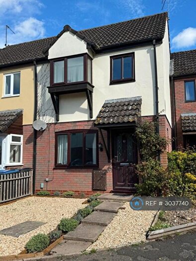 3 Bedroom Terraced House To Rent In Willow Close, Alcester, B49